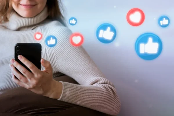 consuming-social-media-content-rawpixel-id-2876878-jpeg-938×625-1 woman reaching with social media