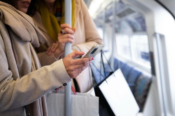Καταναλωτες με mobile εφαρμογές Καταναλωτες με mobile εφαρμογές